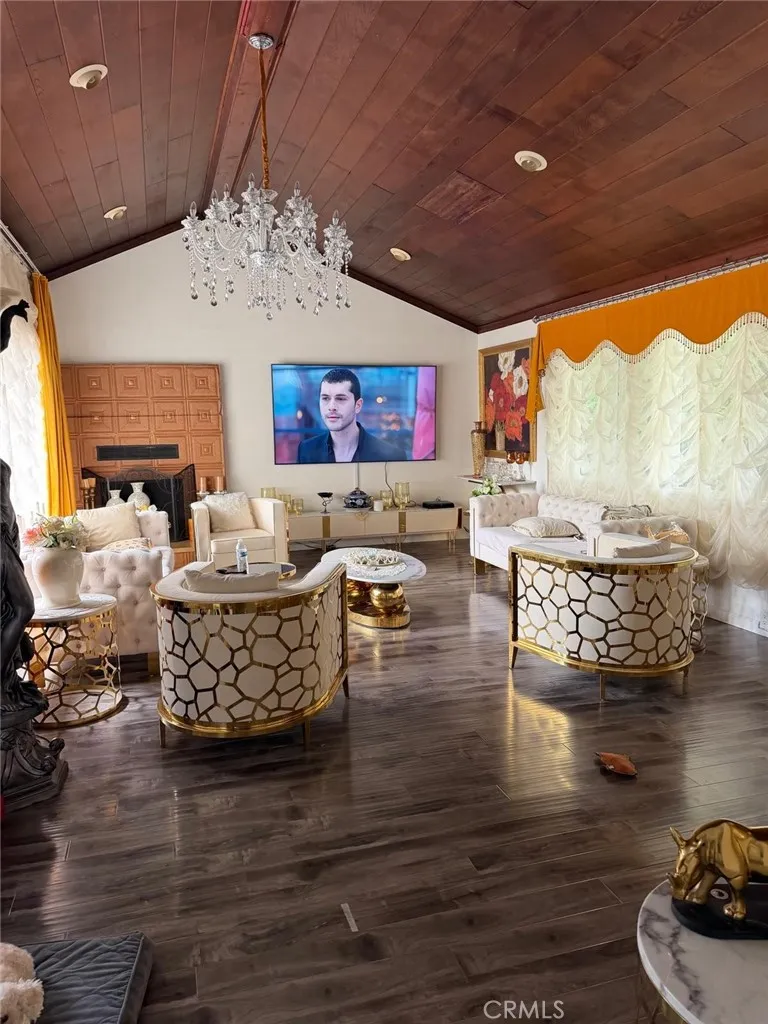 4909 Gaviota Avenue Encino, CA 91436