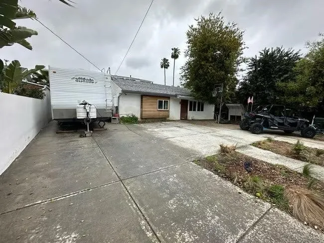 4909 Gaviota Avenue Encino, CA 91436