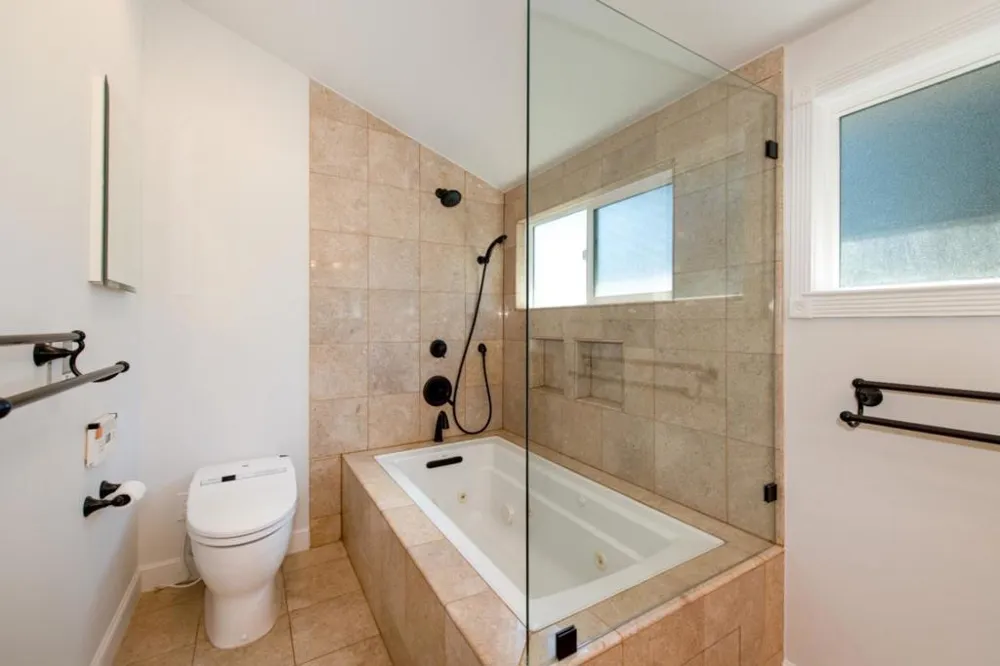 2121 Valparaiso Avenue Menlo Park, CA 94025
