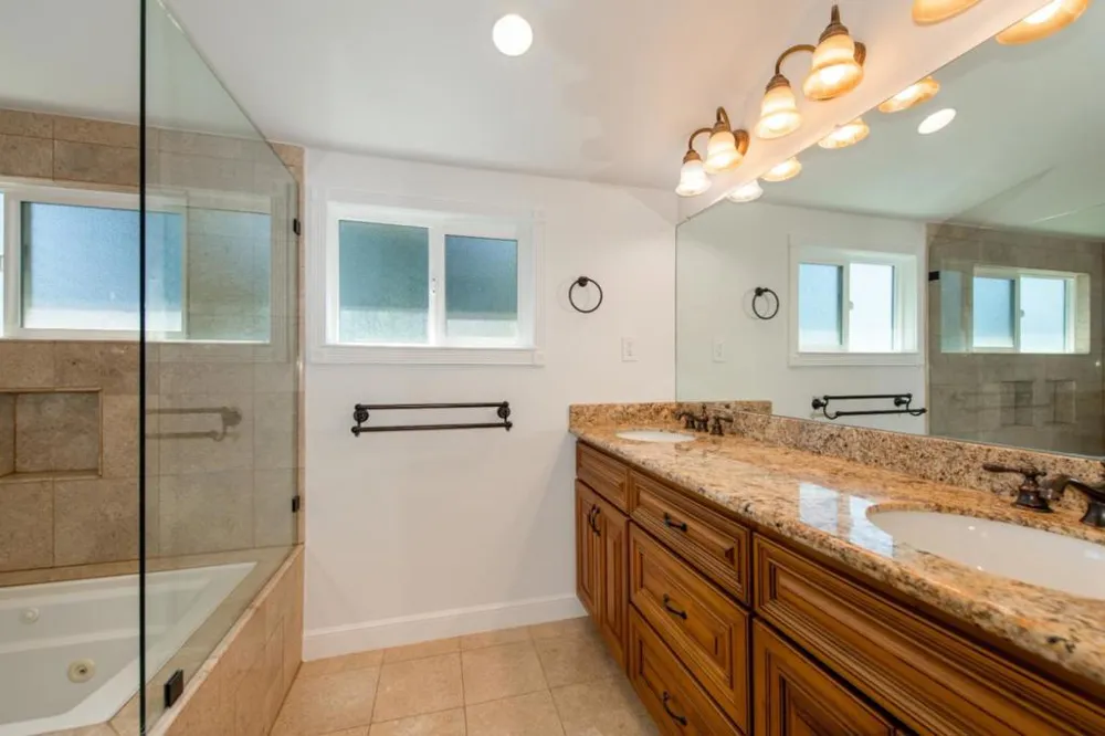 2121 Valparaiso Avenue Menlo Park, CA 94025