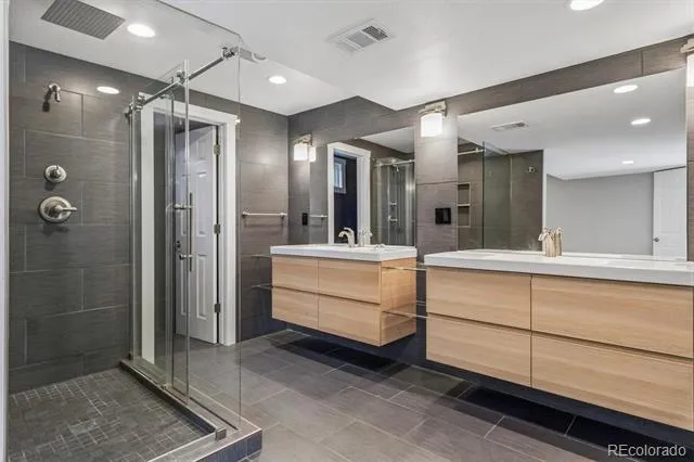 6587 S Helena Street Centennial, CO 80016