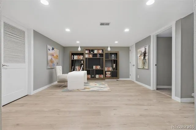 6587 S Helena Street Centennial, CO 80016