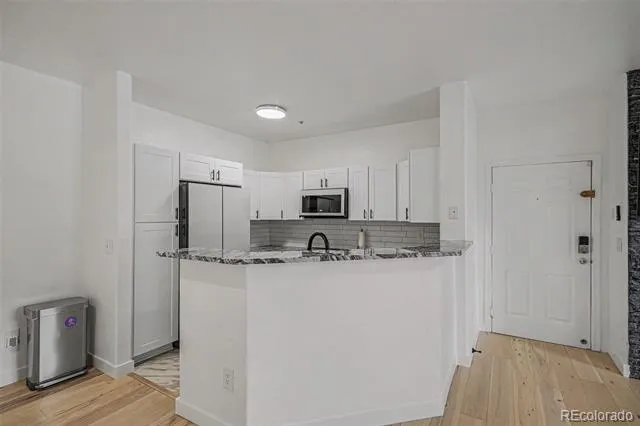 1691 W Canal Circle #1115 Littleton, CO 80120