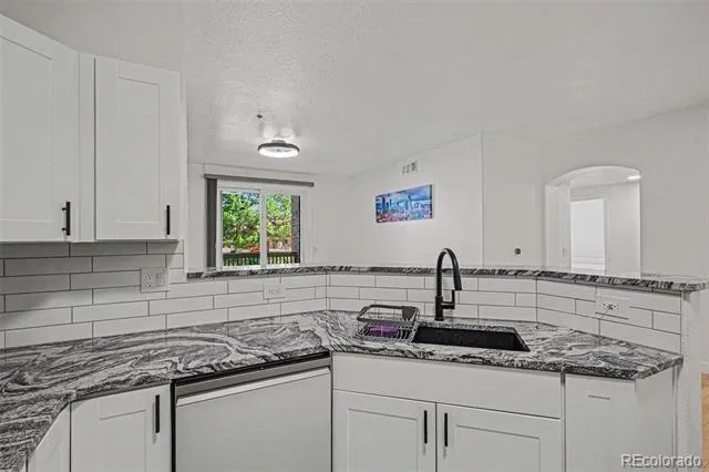 1691 W Canal Circle #1115 Littleton, CO 80120