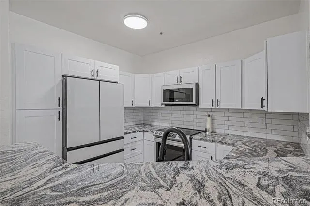 1691 W Canal Circle #1115 Littleton, CO 80120