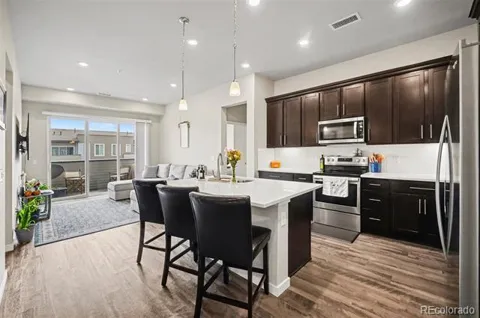 420 E Fremont Place #406