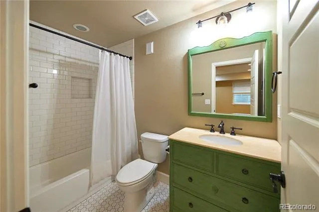 25462 E 2nd Place Aurora, CO 80018