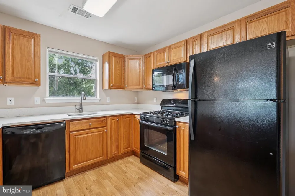 20590 CORNSTALK TERRACE #202 Ashburn, VA 20147