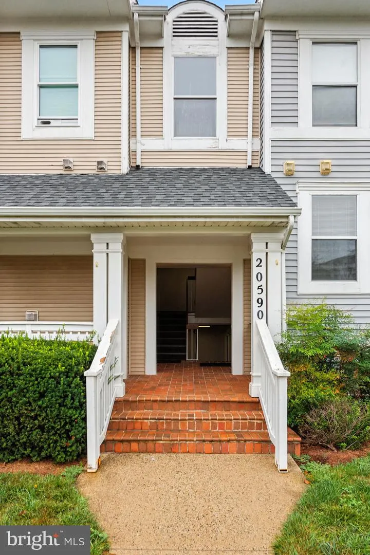 20590 CORNSTALK TERRACE #202 Ashburn, VA 20147