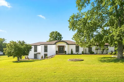 112 Oakmont Dr