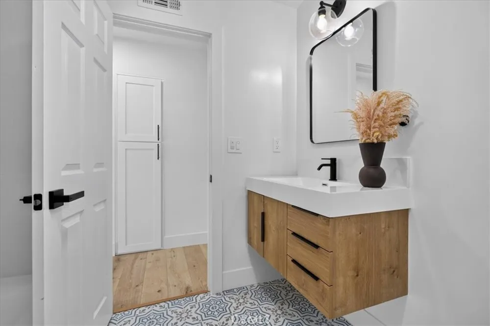 8611 Elmer Garden Grove, CA 92841