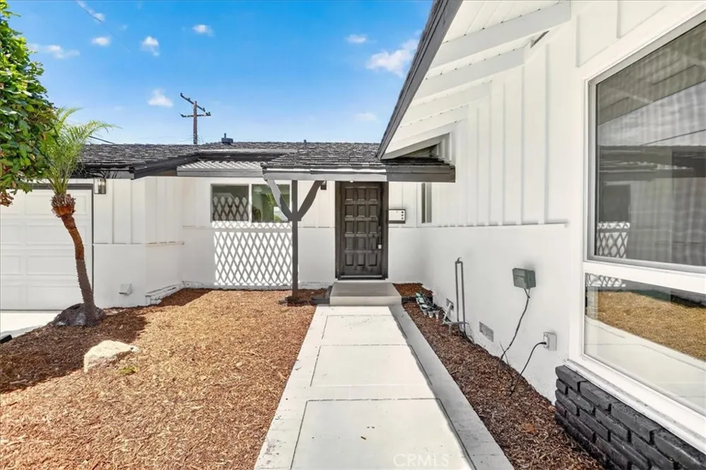 8611 Elmer Garden Grove, CA 92841