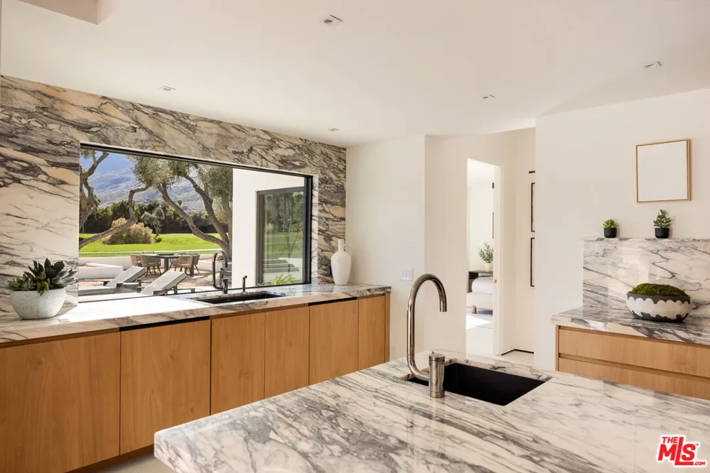 483 E Santiago Way Palm Springs, CA 92264