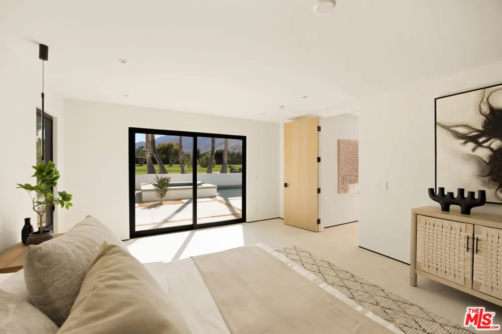 483 E Santiago Way Palm Springs, CA 92264