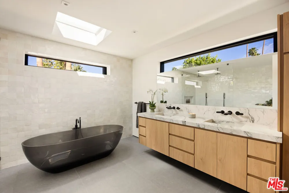 483 E Santiago Way Palm Springs, CA 92264