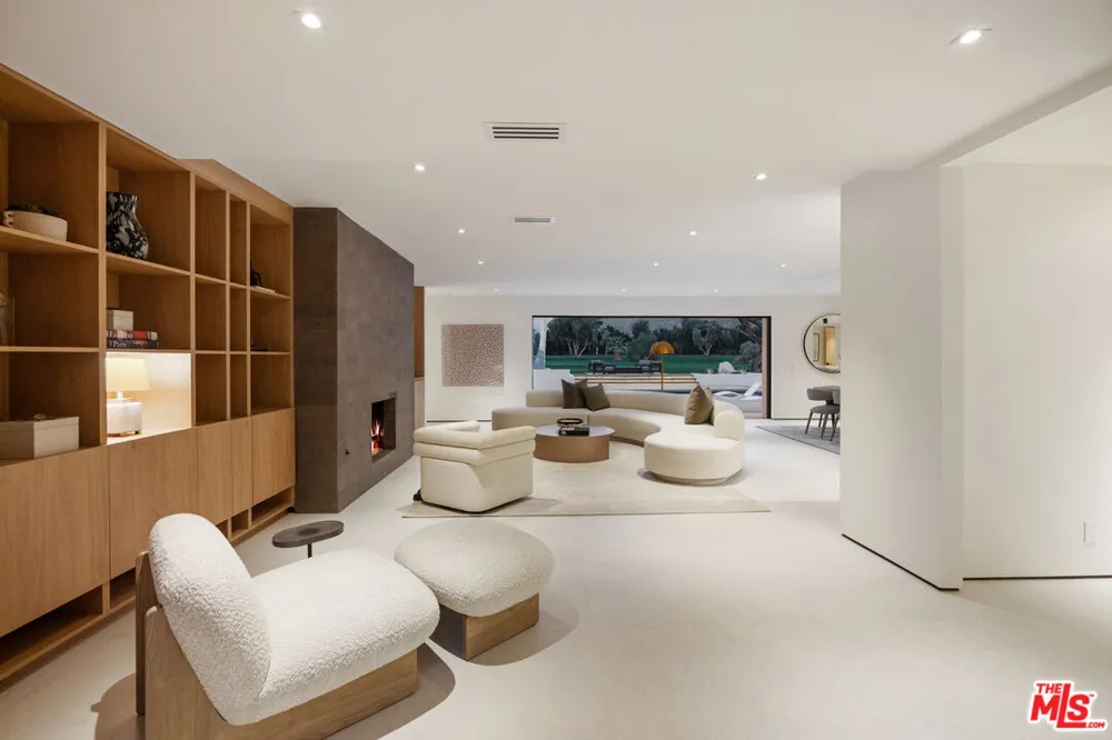 483 E Santiago Way Palm Springs, CA 92264