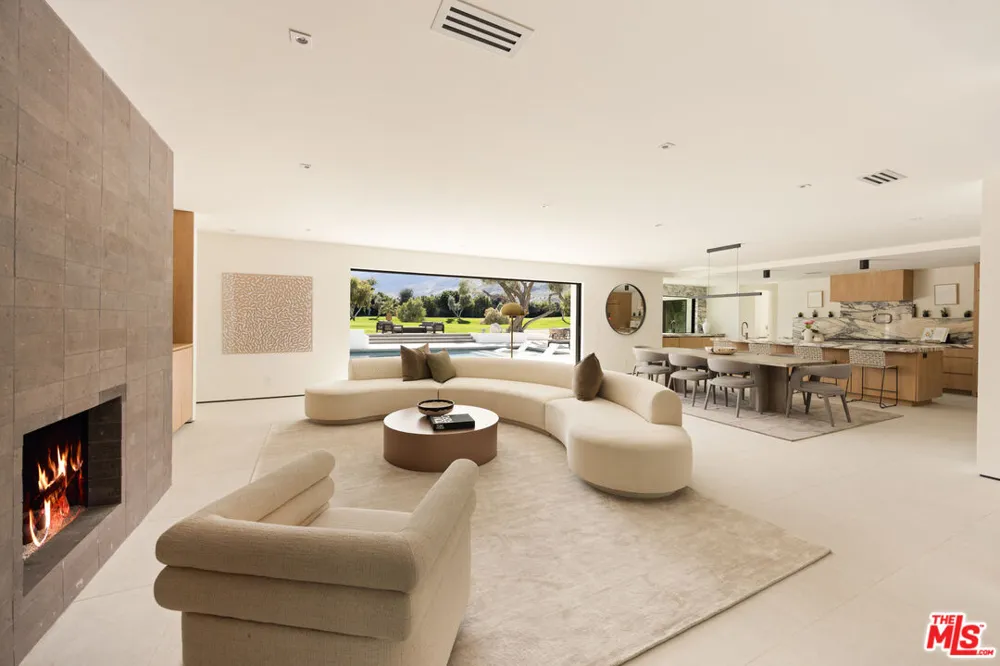 483 E Santiago Way Palm Springs, CA 92264