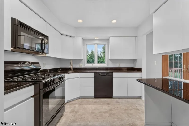 42 Hanover Pl Wayne, NJ 07470