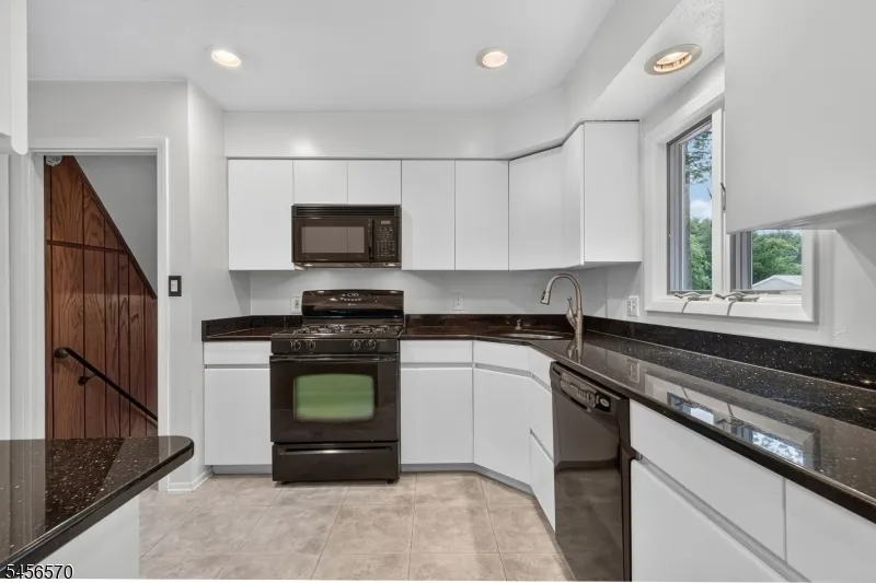 42 Hanover Pl Wayne, NJ 07470