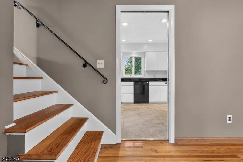 42 Hanover Pl Wayne, NJ 07470