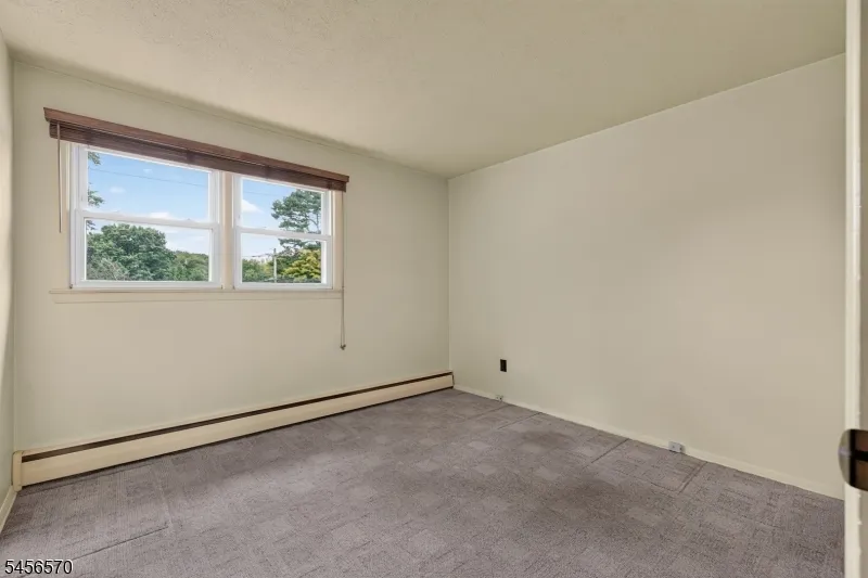 42 Hanover Pl Wayne, NJ 07470