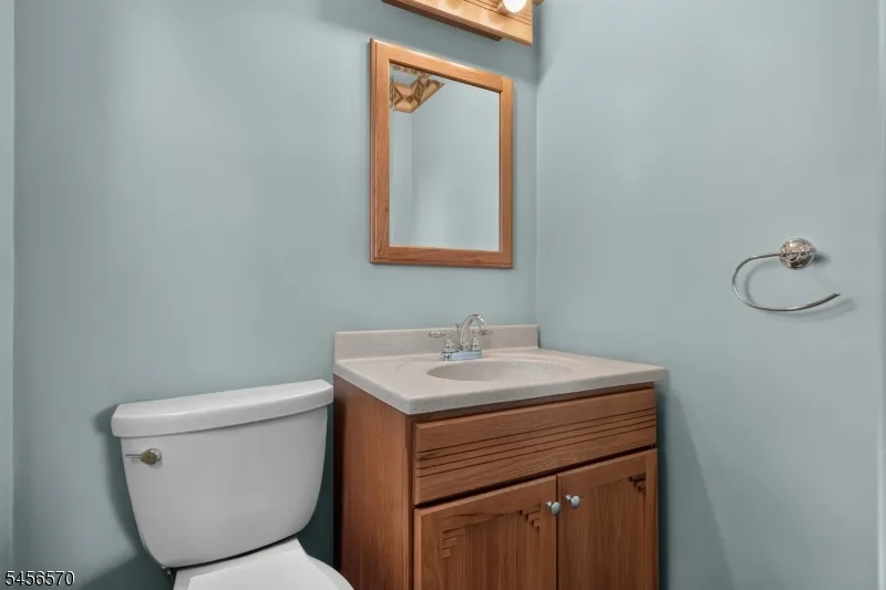 42 Hanover Pl Wayne, NJ 07470