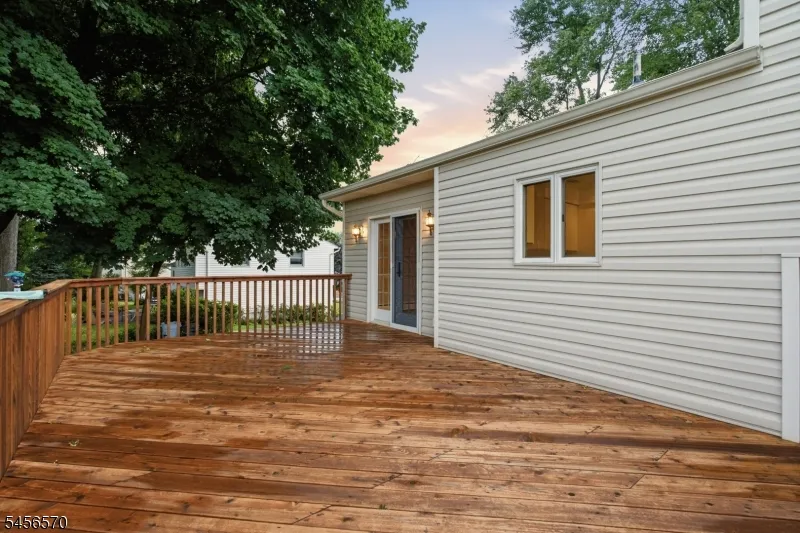 42 Hanover Pl Wayne, NJ 07470