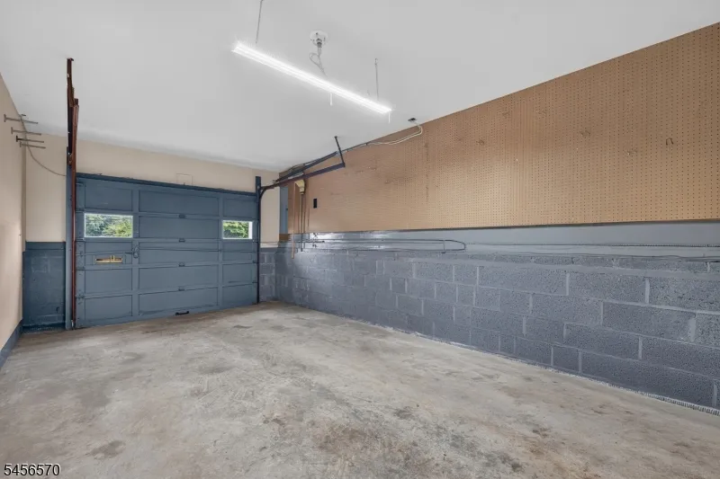 42 Hanover Pl Wayne, NJ 07470