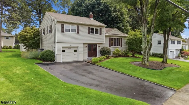 42 Hanover Pl Wayne, NJ 07470