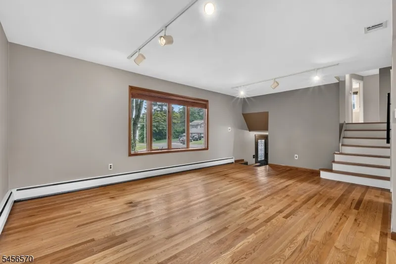 42 Hanover Pl Wayne, NJ 07470