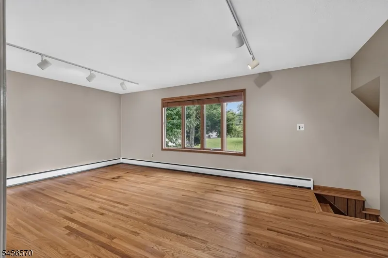 42 Hanover Pl Wayne, NJ 07470