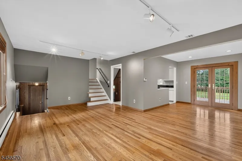 42 Hanover Pl Wayne, NJ 07470
