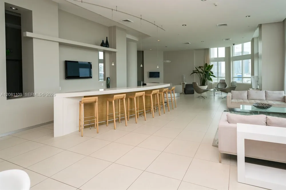 1900 Bayshore Dr #504 Miami, FL 33132