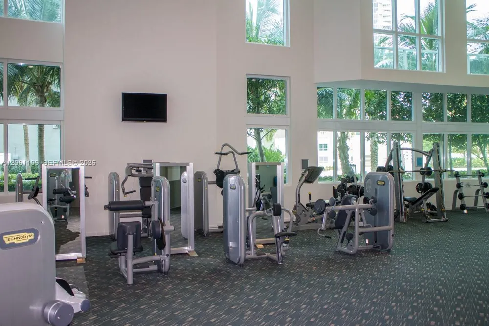 1900 Bayshore Dr #504 Miami, FL 33132