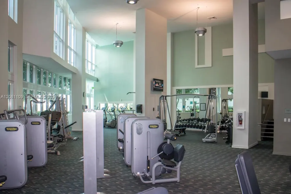 1900 Bayshore Dr #504 Miami, FL 33132