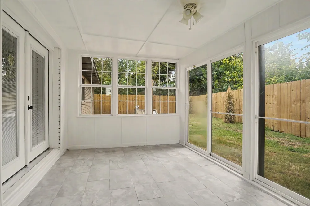 706 E E AVENUE Jenks, OK 74037