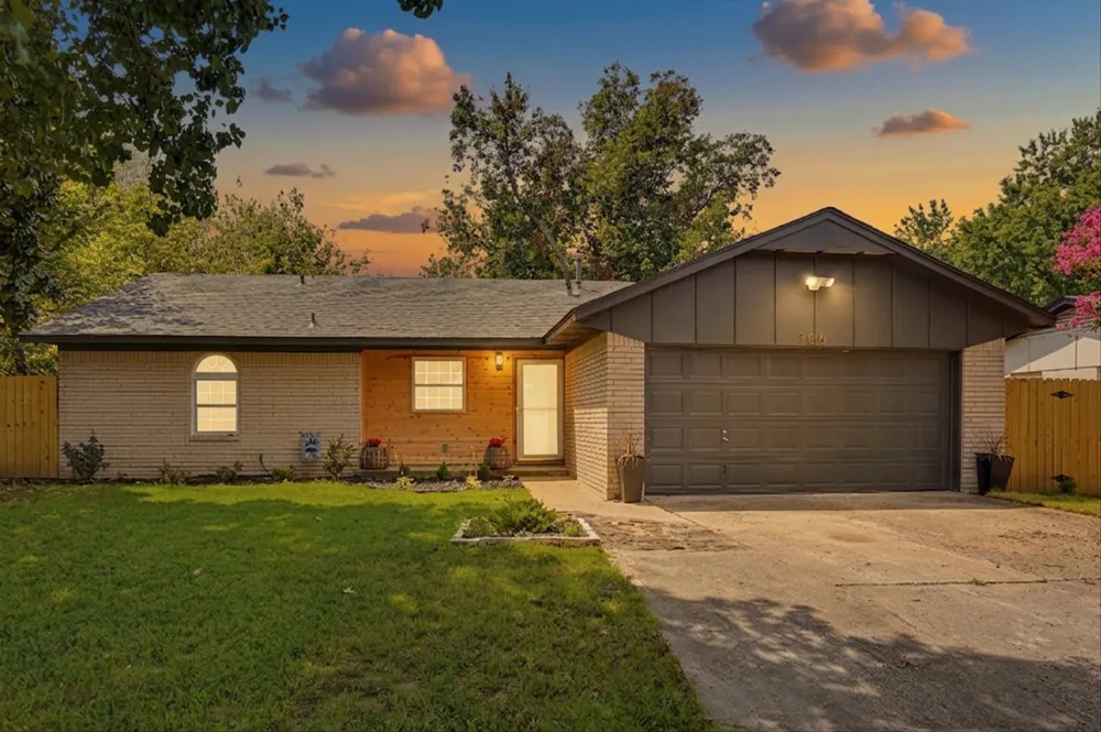 706 E E AVENUE Jenks, OK 74037