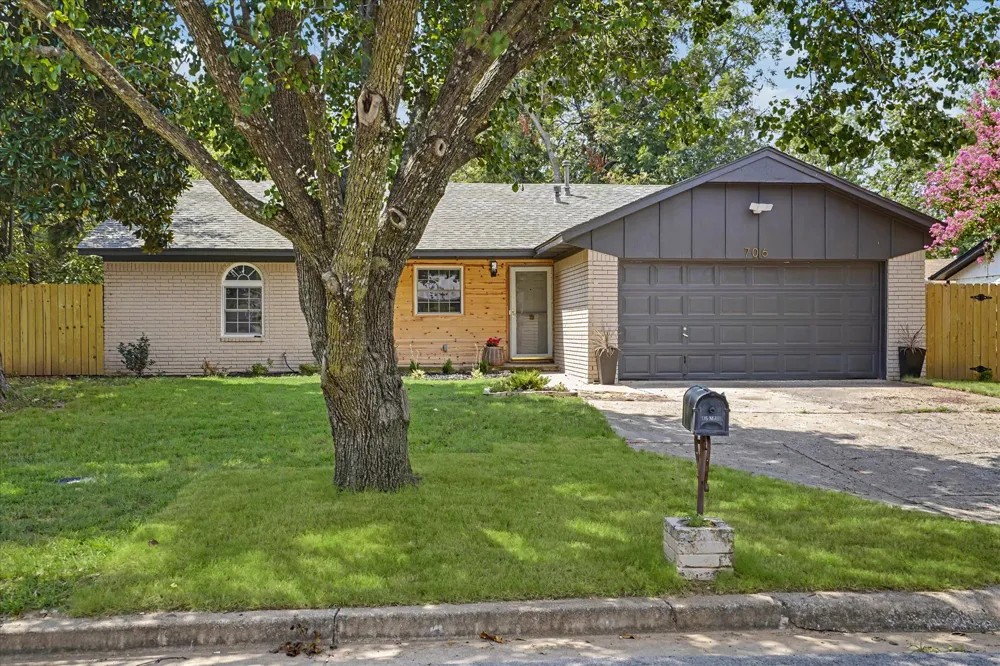 706 E E AVENUE Jenks, OK 74037