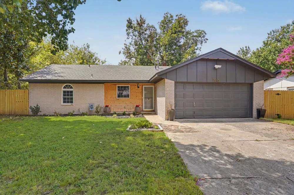 706 E E AVENUE Jenks, OK 74037