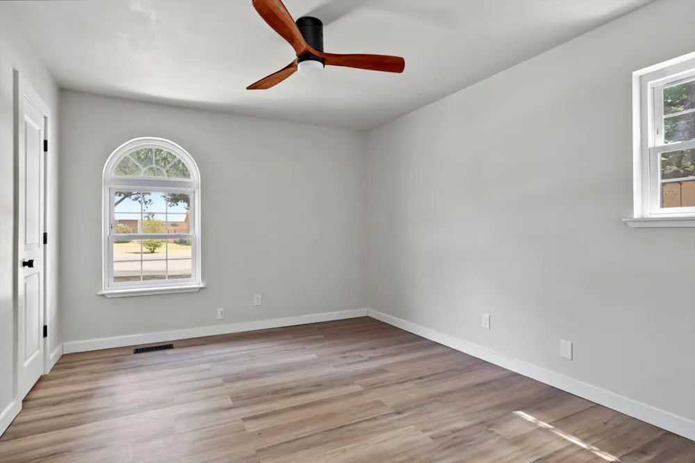 706 E E AVENUE Jenks, OK 74037