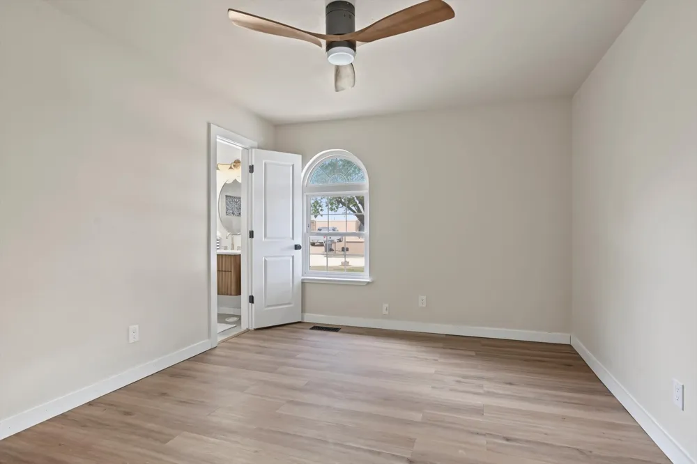 706 E E AVENUE Jenks, OK 74037