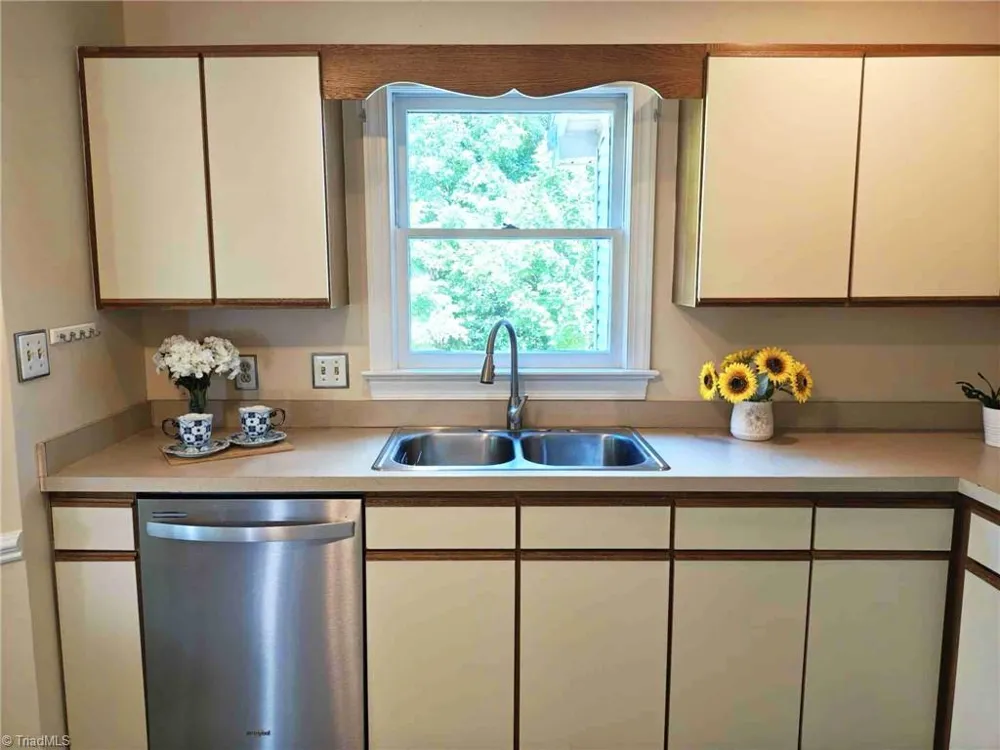 2014 Hearthwood Court Greensboro, NC 27407