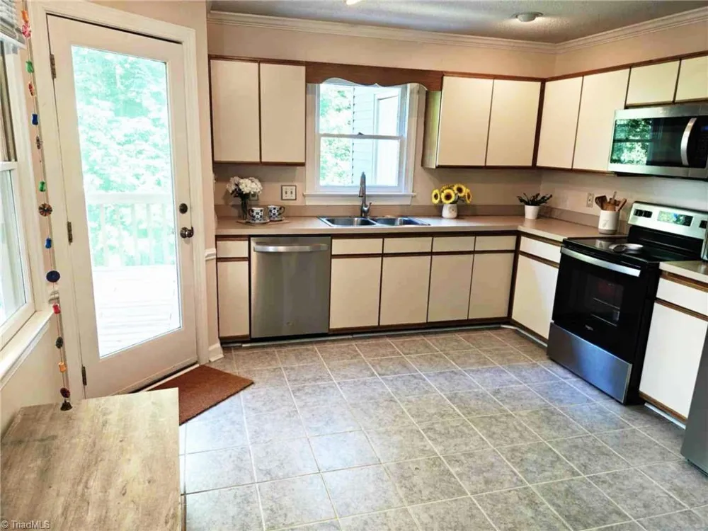 2014 Hearthwood Court Greensboro, NC 27407