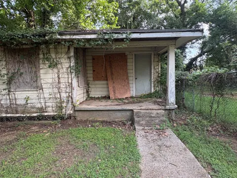 621 Kelly Street