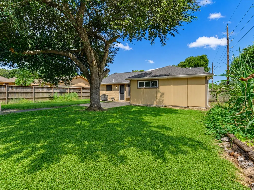 2711 Pheasant Creek Drive Sugar Land, TX 77498