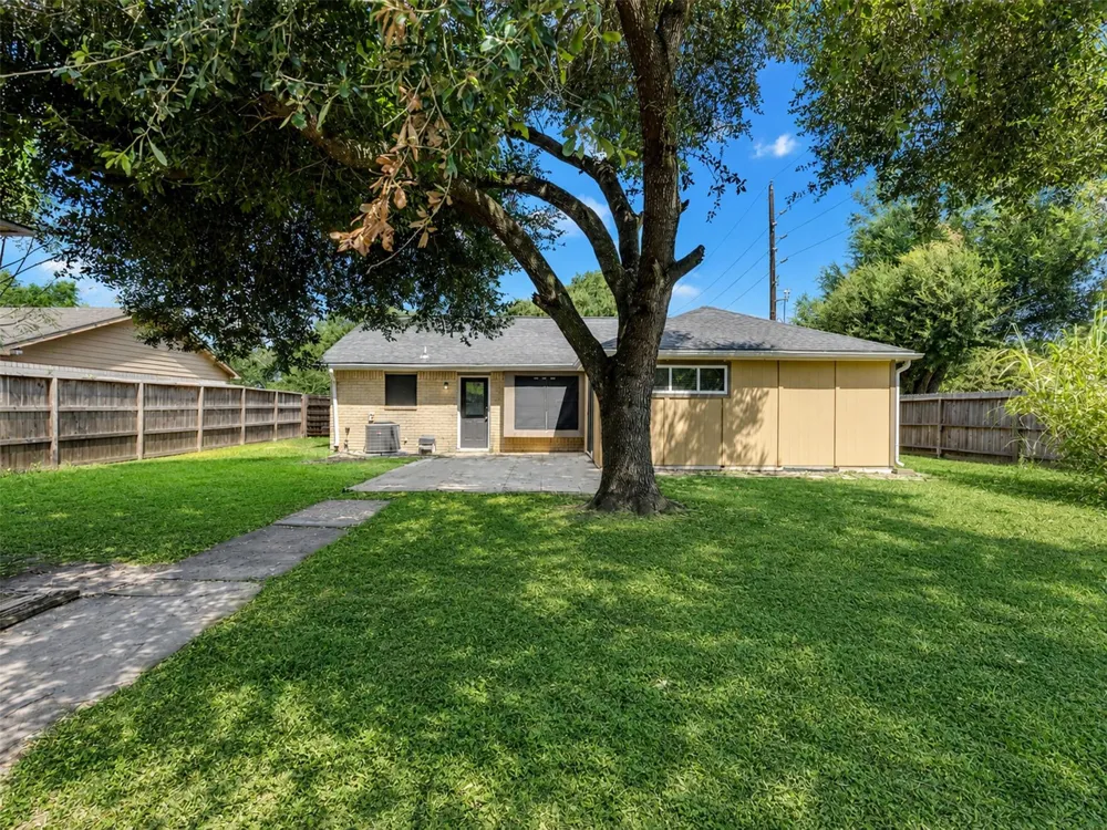 2711 Pheasant Creek Drive Sugar Land, TX 77498