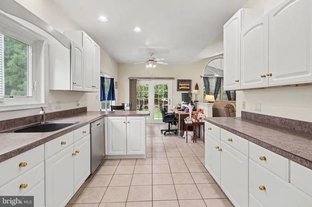 525 WATERSIDE CIRCLE Lebanon, PA 17042
