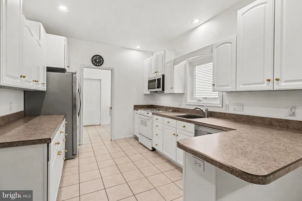 525 WATERSIDE CIRCLE Lebanon, PA 17042