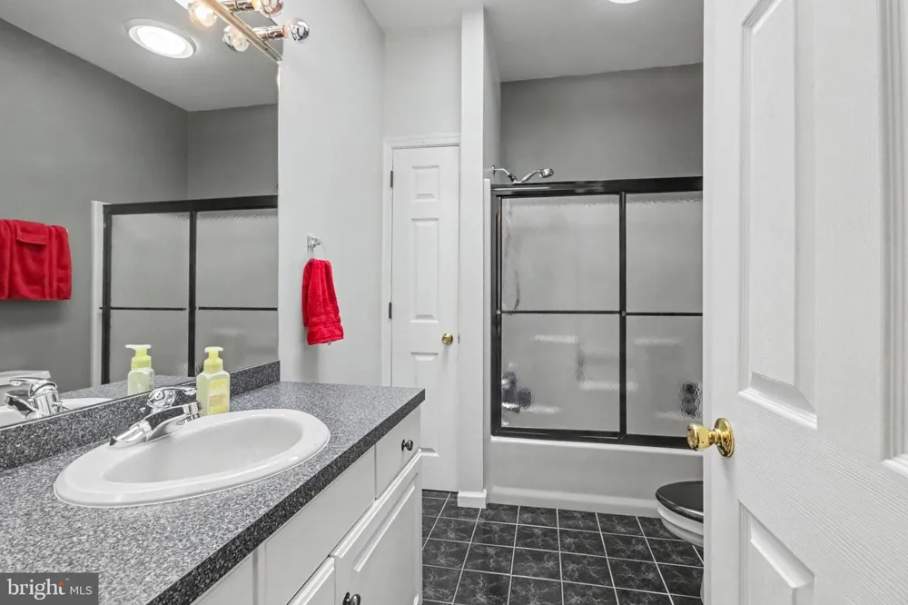 525 WATERSIDE CIRCLE Lebanon, PA 17042