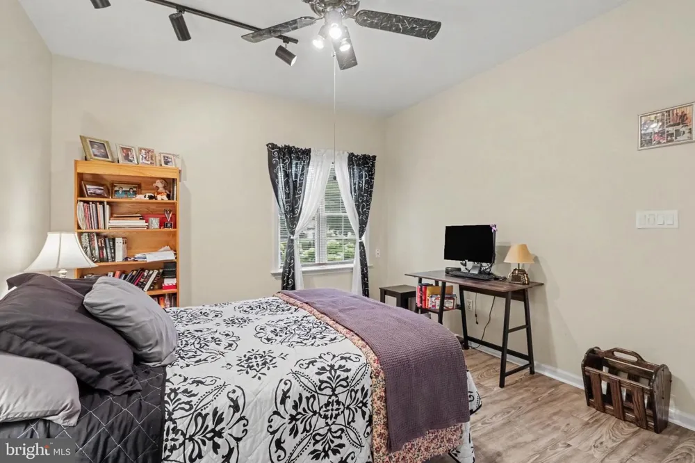 525 WATERSIDE CIRCLE Lebanon, PA 17042